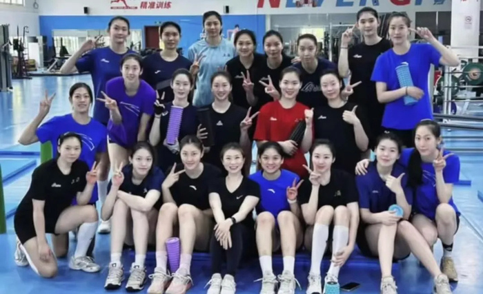jiuyou-蔡斌带队赴南京取经！上海女排集训迎阵容大换血，新接应加盟补强|冯瑞岚|江苏女排|世联赛|高卉宜|张钰倩_新浪体育_新浪新闻